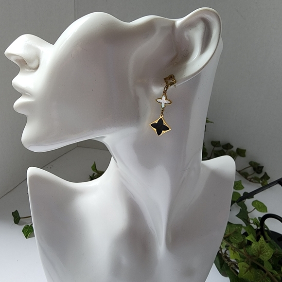 Gold Filled Black Clover Shape Dangle Earrings - Picture 4 of 5